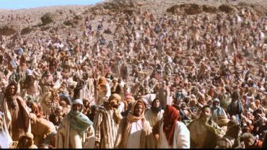 Jesus-with-crowd